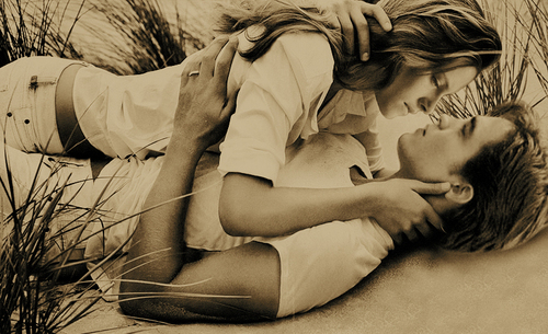 edward-and-bella-twilight-series-759224_500_305.jpg